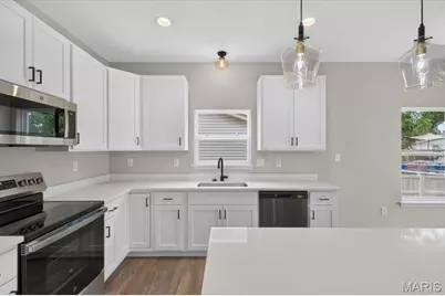 7925 Campion Lane, Hazelwood, MO 63042 - Photo 14