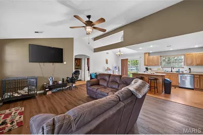 1137 Applelane Drive, Lebanon, MO 65536 - Photo 2