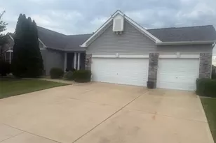 4425 Millcroft Dr, Saint Charles, MO 63304 - Photo 2