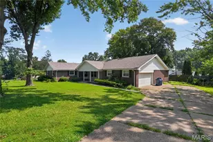 550 Monceau Dr, Ferguson, MO 63135 - Photo 2