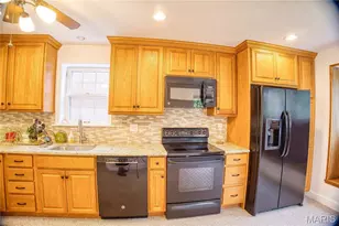 9402 Pine Ave, Brentwood, MO 63144 - Photo 22