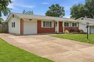 4514 Niagara Dr, Saint Louis, MO 63129 - Photo 2