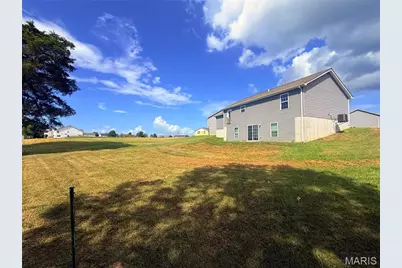 807 Navajo Trail, Warrenton, MO 63383 - Photo 2
