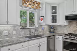 704 Clayworth Dr, Ballwin, MO 63011 - Photo 14
