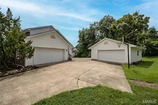 14 Ludwigs Oak Ct, Saint Charles, MO 63303 - Photo 2