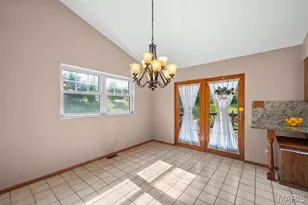10300 Parkman Dr, Saint Louis, MO 63123 - Photo 12