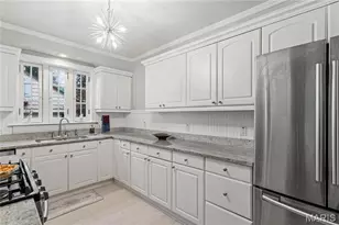 7400 Warwick Dr, Pasadena Hills, MO 63121 - Photo 16