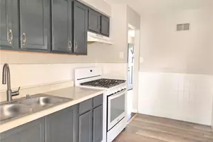 10135 Jepson Dr, Bellefontaine Neighbors, MO 63137 - Photo 6