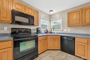 1040 Wrigley Cir, Warrenton, MO 63383 - Photo 2