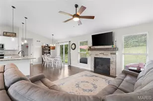 2127 Kuenzel Dr, Washington, MO 63090 - Photo 2