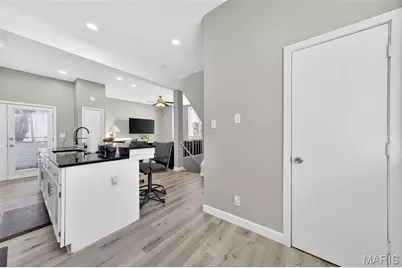 28 Columbus Square Drive, Saint Louis, MO 63101 - Photo 14