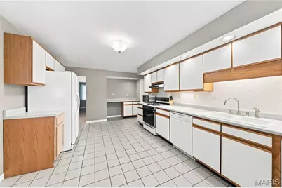 80 La Venta Drive, Florissant, MO 63031 - Photo 4