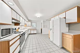 80 La Venta Dr, Florissant, MO 63031 - Photo 6