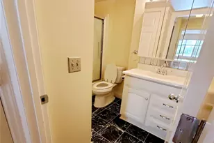 950 E Rue De La Banque, Creve Coeur, MO 63141 - Photo 6