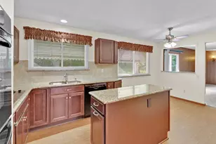 3566 Crowndun Dr, Saint Louis, MO 63129 - Photo 10