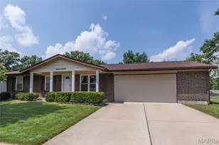 1215 Derbyshire Dr, Ballwin, MO 63021 - Photo 2