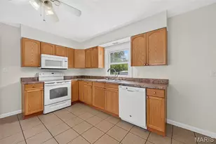 20 Westview Dr, Saint Charles, MO 63303 - Photo 2