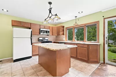 5288 Bloomfield Drive, Saint Louis, MO 63129 - Photo 12