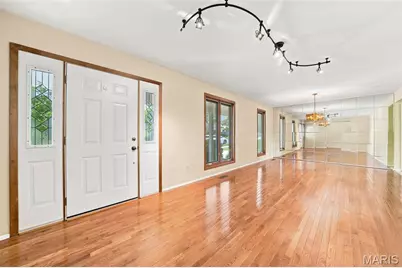 5288 Bloomfield Drive, Saint Louis, MO 63129 - Photo 4