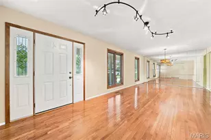 5288 Bloomfield Dr, Saint Louis, MO 63129 - Photo 4