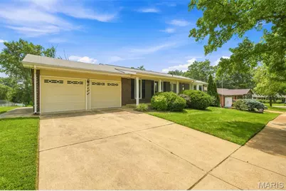 5288 Bloomfield Drive, Saint Louis, MO 63129 - Photo 2