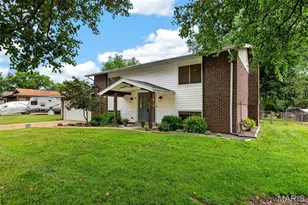 933 Barbara Ann Ln, Ellisville, MO 63021 - Photo 4