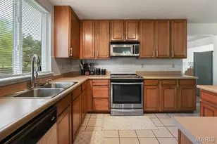 2701 Emerald Creek Ct, Florissant, MO 63031 - Photo 10