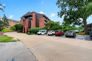 539 Coeur De Royale Dr, Creve Coeur, MO 63141 - Photo 32
