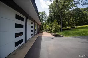 12212 Robyn Rd, Sunset Hills, MO 63127 - Photo 2