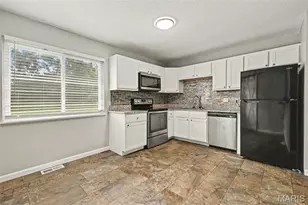 11748 Vizcuya Ct, Florissant, MO 63033 - Photo 4