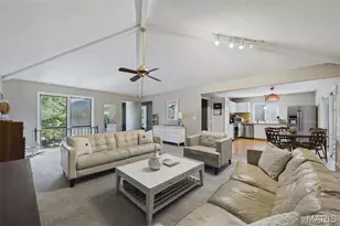 965 Beacon Woods Ct, Ballwin, MO 63021 - Photo 2
