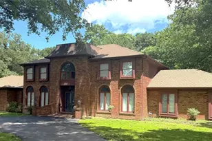 1940 Windmoor Pl, Town and Country, MO 63131 - Photo 1