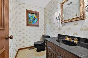 1940 Windmoor Pl, Town and Country, MO 63131 - Photo 38