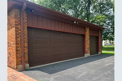 1940 Windmoor Place, Town and Country, MO 63131 - Photo 8
