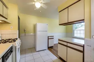 10167 Jepson Dr, Bellefontaine Neighbors, MO 63137 - Photo 8