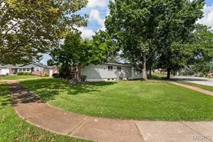 4688 Towne Centre Dr, Mehlville, MO 63128 - Photo 46