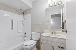4688 Towne Centre Dr, Mehlville, MO 63128 - Photo 32