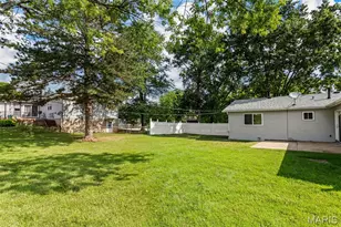 4688 Towne Centre Dr, Mehlville, MO 63128 - Photo 44