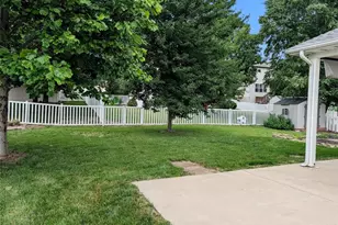 905 Lands End Cir, Saint Charles, MO 63304 - Photo 2