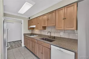 10367 Oxford Hill Dr, Saint Louis, MO 63146 - Photo 8