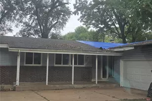 420 Waterford Dr, Florissant, MO 63033 - Photo 2