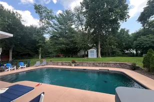 7807 Grantwood Oaks Ct, Saint Louis, MO 63123 - Photo 2