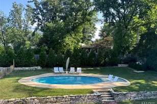 27 Ellsworth Ln, Ladue, MO 63124 - Photo 2