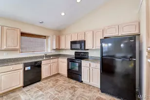 1516 Hibernation Hollow, Wentzville, MO 63385 - Photo 10