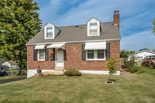 2737 Granda Dr, Saint Louis, MO 63125 - Photo 2