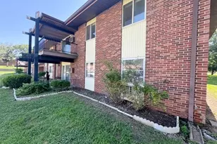7604 Hazelcrest Dr, Hazelwood, MO 63042 - Photo 16