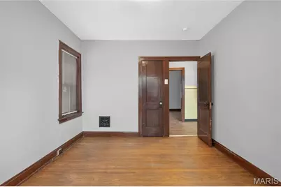 4932 Pernod Avenue, Saint Louis, MO 63139 - Photo 8