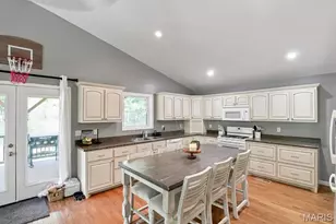 251 Farris Rd, Bourbon, MO 65441 - Photo 10
