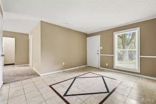 6692 Lesli Mari Ct, Florissant, MO 63033 - Photo 2
