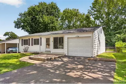 2878 Foxwood Drive, Maryland Heights, MO 63043 - Photo 2